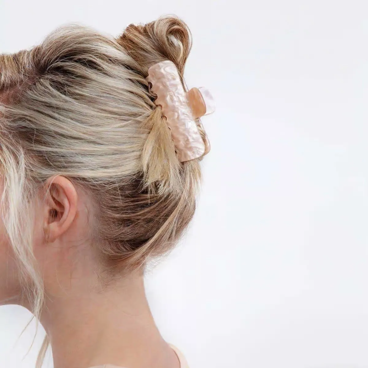 Eco-Friendly Marble Claw Clip - Blonde